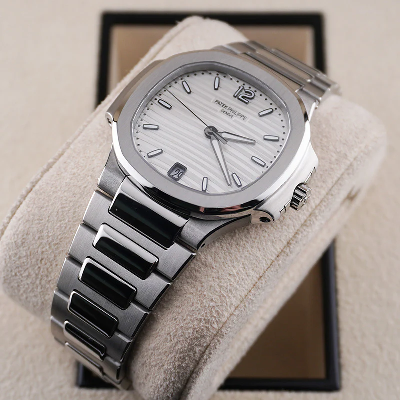Patek Philippe Nautilus 35mm 7118/1A Silver Dial - Image 6