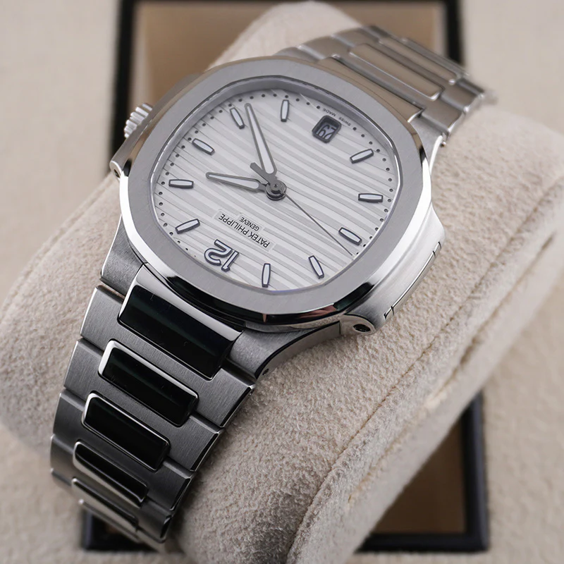 Patek Philippe Nautilus 35mm 7118/1A Silver Dial - Image 4