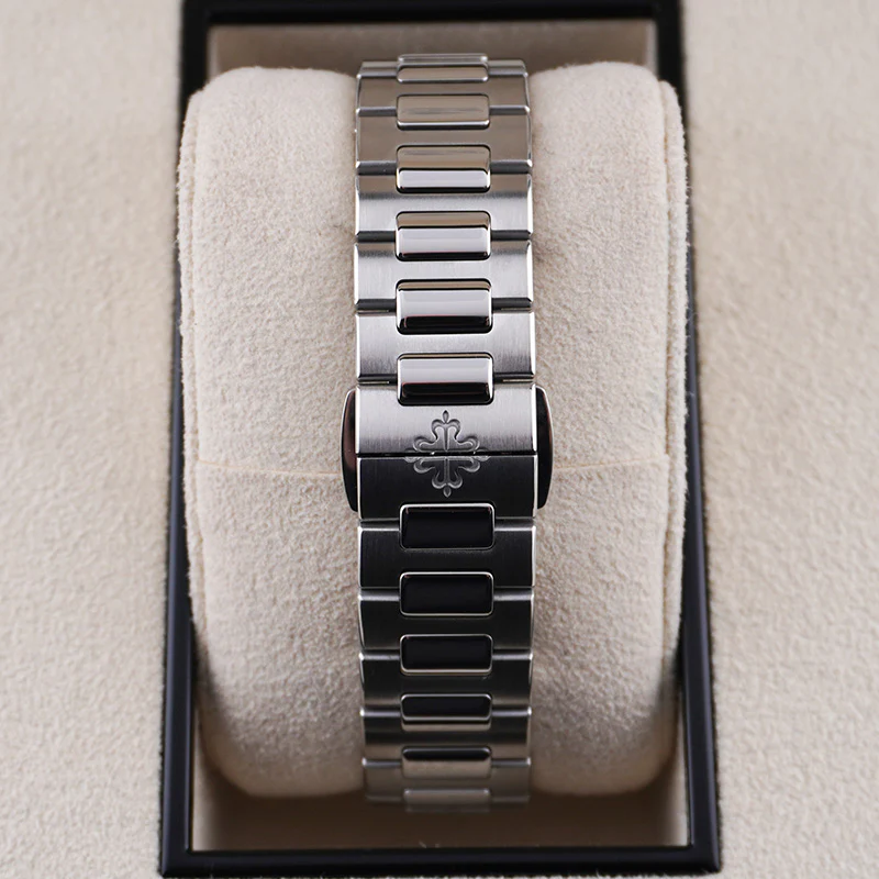 Patek Philippe Nautilus 35mm 7118/1A Silver Dial - Image 2