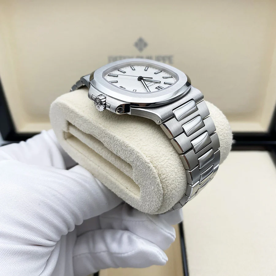 Patek Philippe Nautilus 40mm 5711/1A White Dial - Image 4