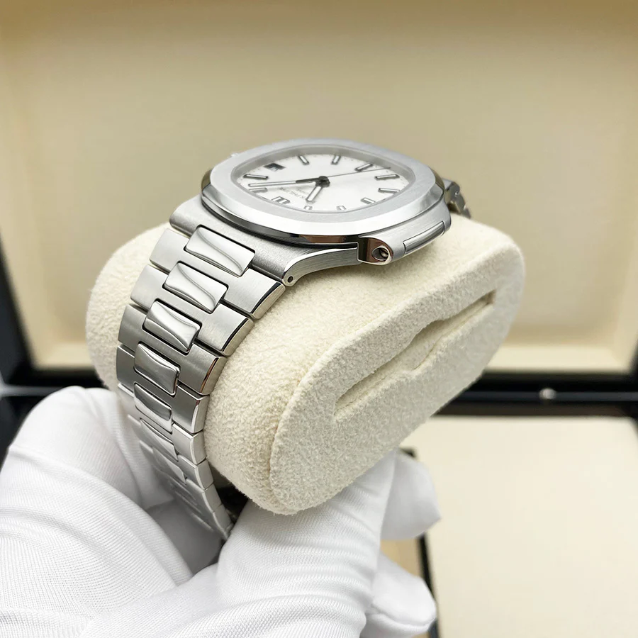 Patek Philippe Nautilus 40mm 5711/1A White Dial - Image 3
