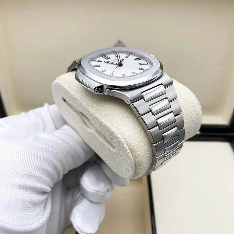 Patek Philippe Nautilus 40mm 5711/1A White Dial - Image 2