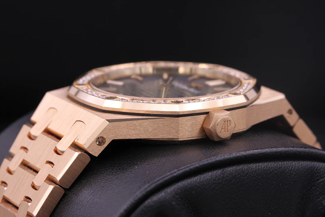 Audemars Piguet Royal Oak Quartz 33mm 67651OR Blue Dial - Image 6