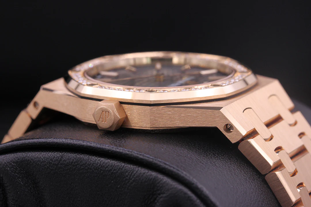 Audemars Piguet Royal Oak Quartz 33mm 67651OR Blue Dial - Image 5