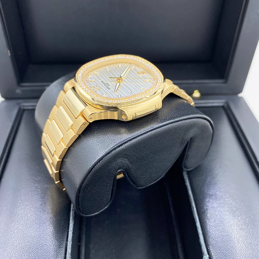 Patek Philippe Nautilus 35mm 7118/1200R Silver Dial - Image 3