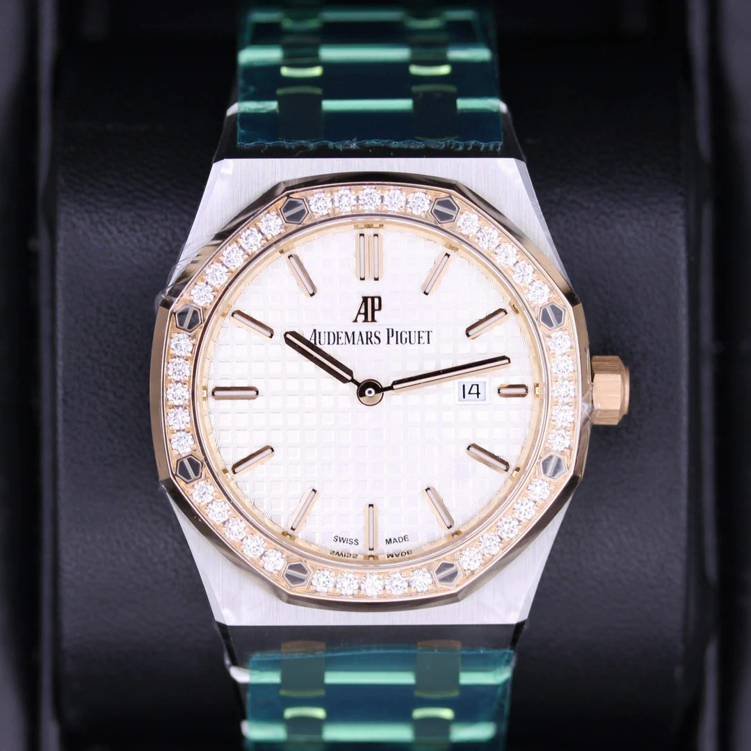 Audemars Piguet Royal Oak Quartz 33mm 67651SR Silver Dial - Image 8