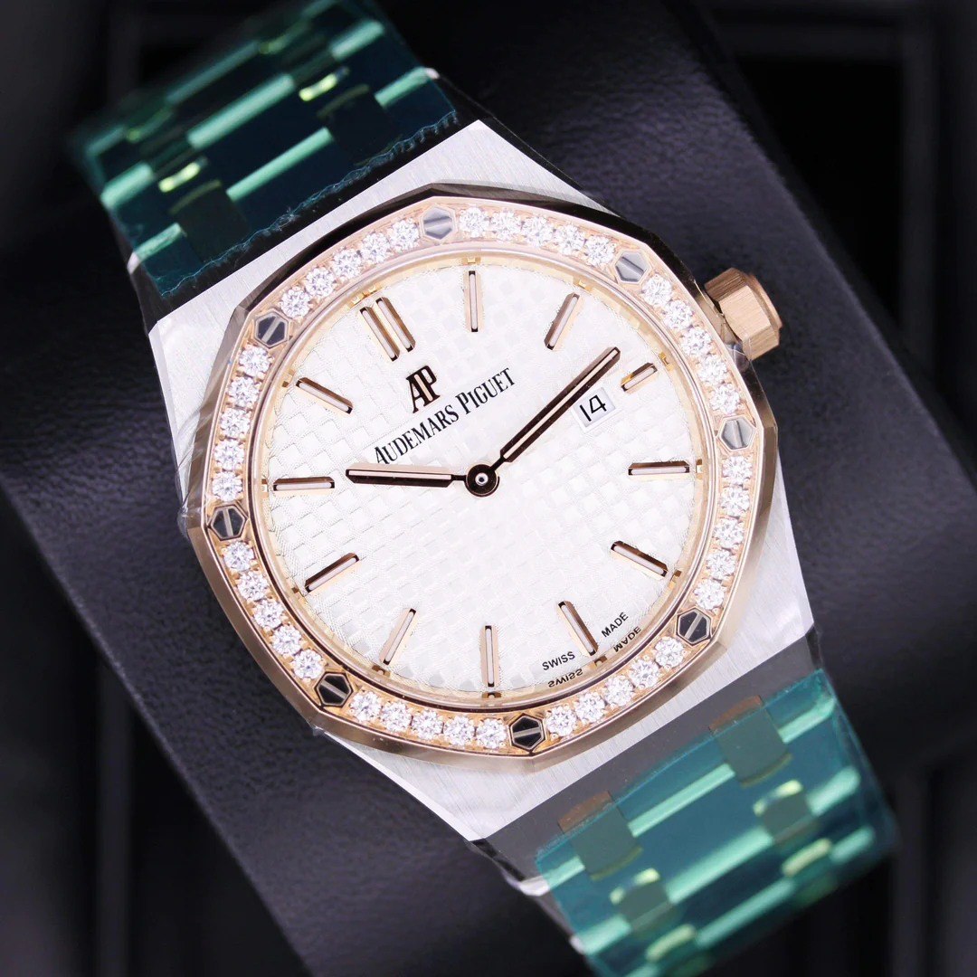 Audemars Piguet Royal Oak Quartz 33mm 67651SR Silver Dial - Image 7